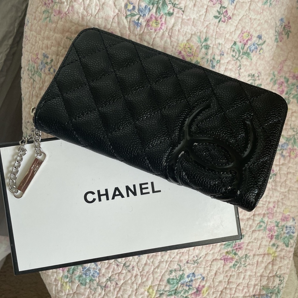 NWB quilted wallet DUPE
